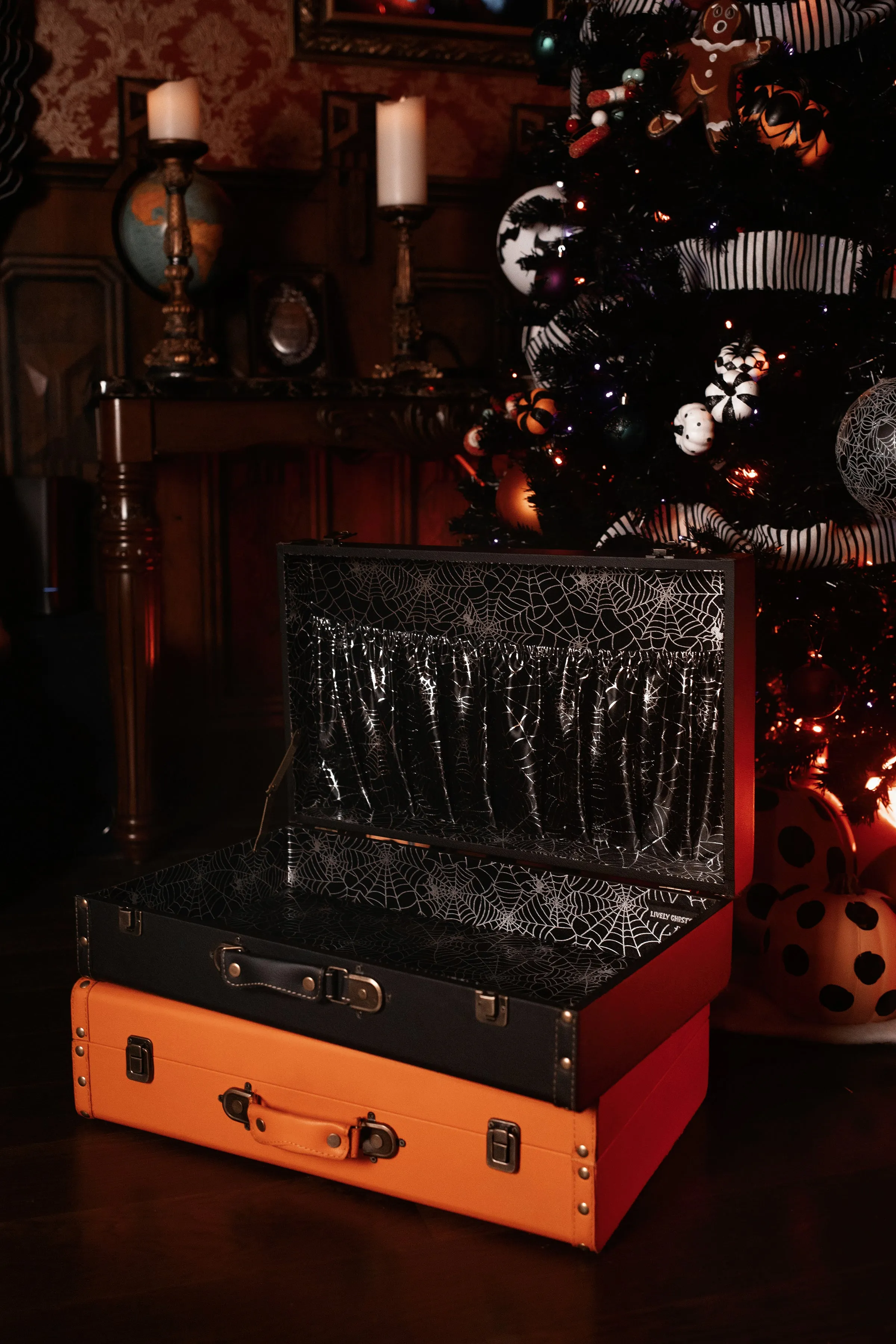 Haunted Hallows Trunk (Black)