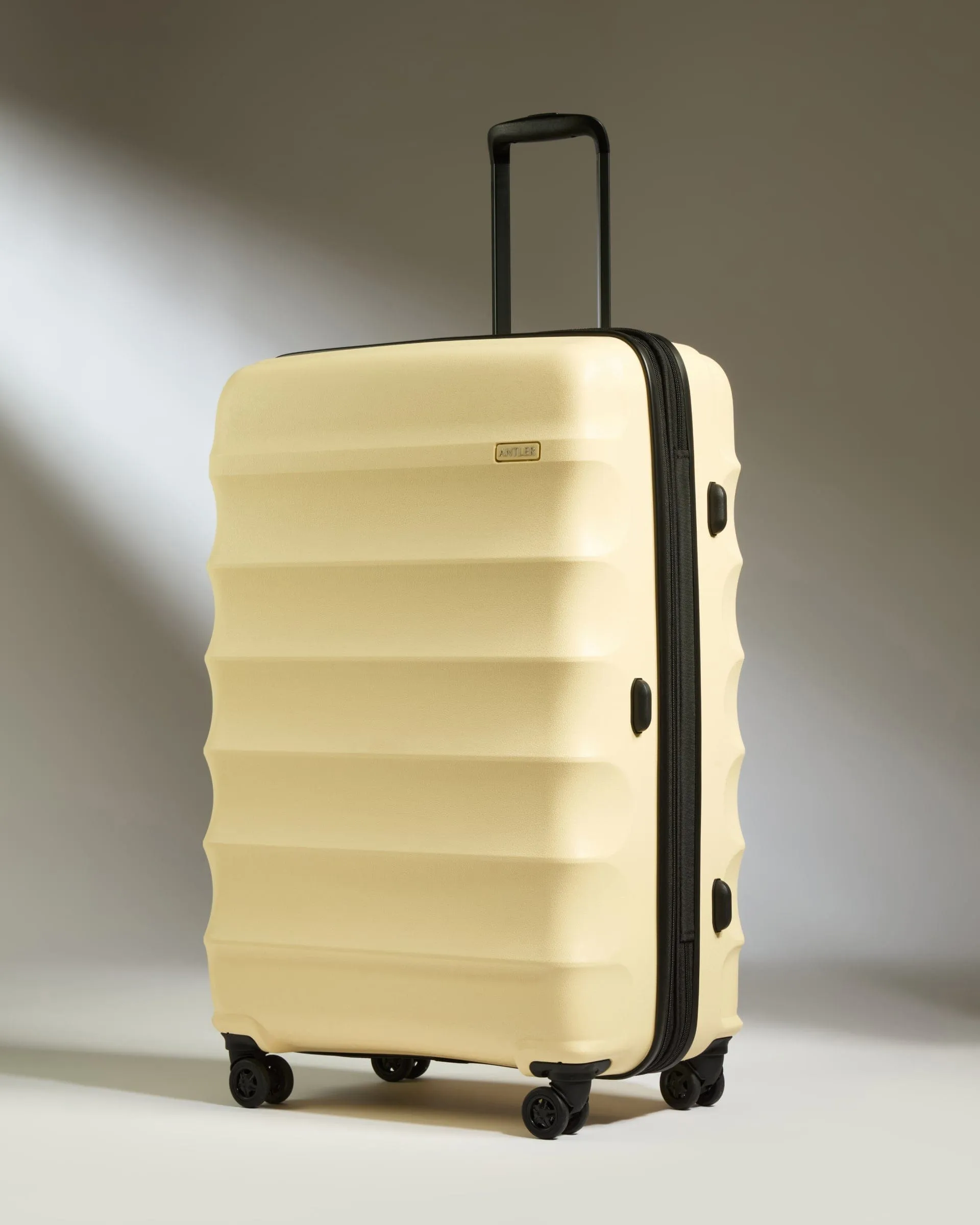 Large Suitcase in Pale Yellow - Juno