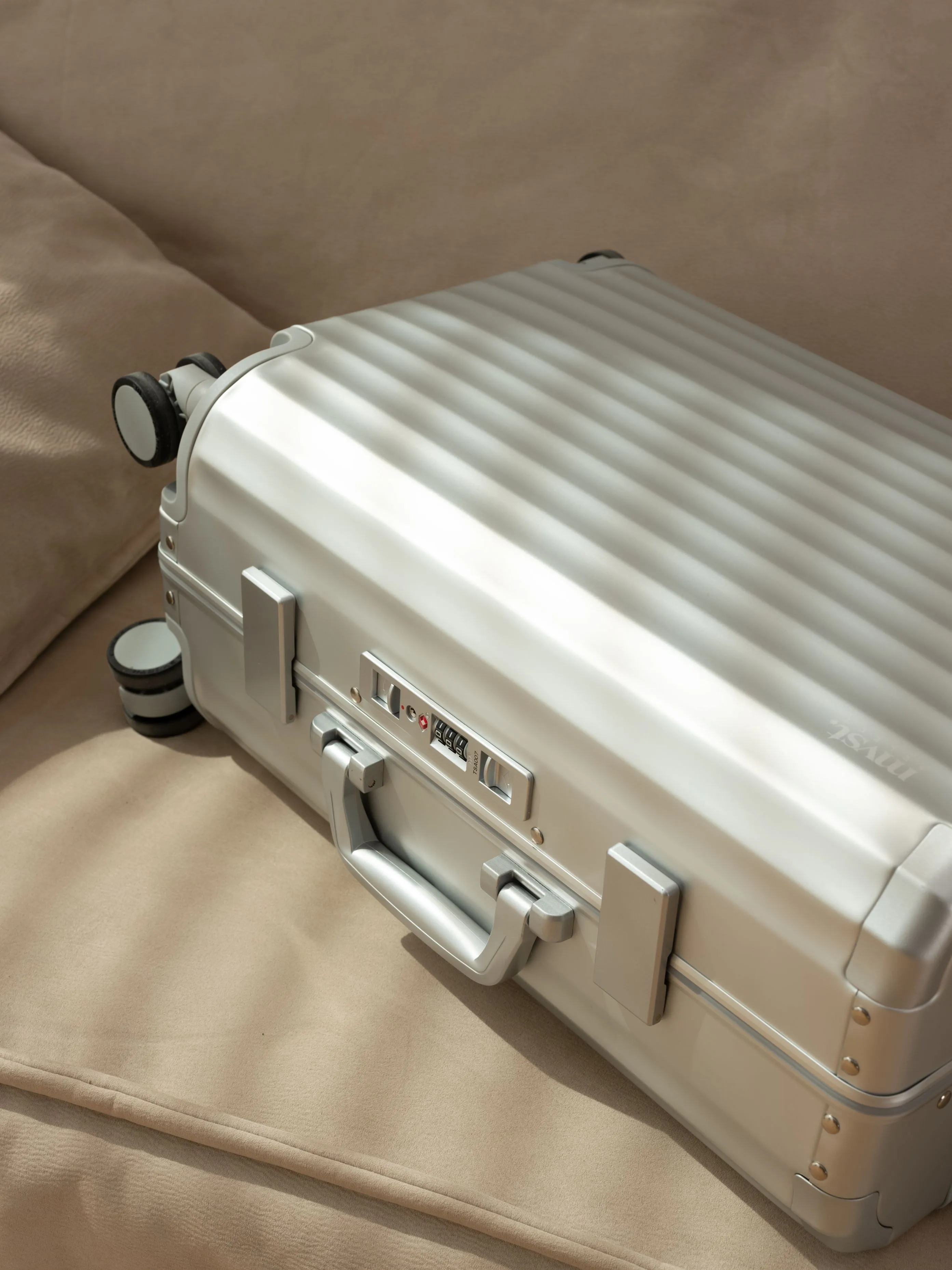 SPACE Aluminum Suitcase Silver