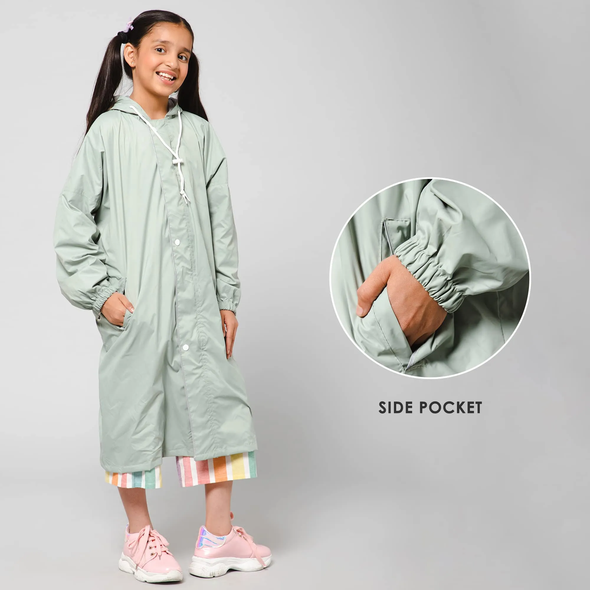 THE CLOWNFISH Cloud Chaser Series Kids Raincoat Waterproof Polyester Double Coating Reversible Longcoat with Hood and Reflector Logo at Back. Printed Plastic Pouch. Kid Age-5-6 years (Pista Green)